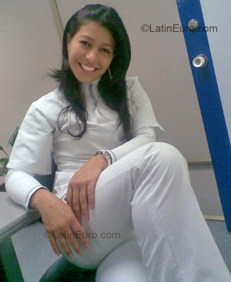 Date this cute Colombia girl Yomara Cristina from Bogota CO43