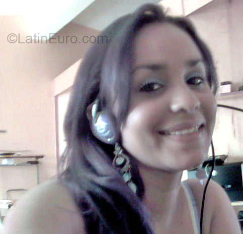 Date this lovely Dominican Republic girl Theanny from Santo Domingo DO71
