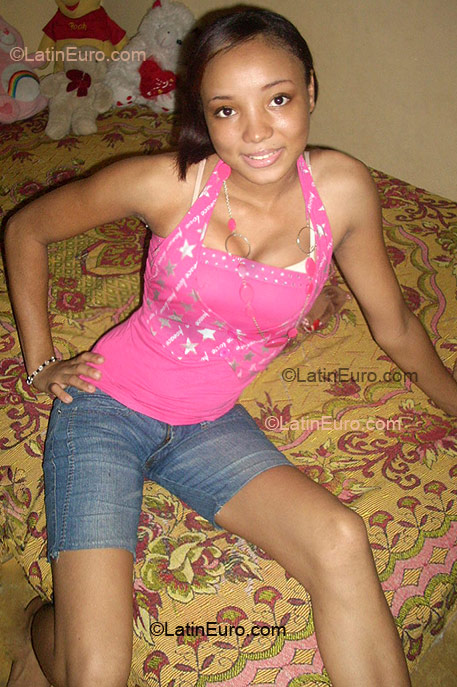 Date this beautiful Dominican Republic girl Esther from Santo Domingo DO72
