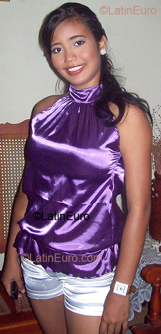 Date this charming Colombia girl Nataly from Cartagena CO98