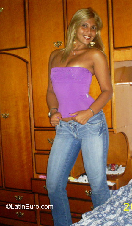 Date this hard body Brazil girl Cyndy from Rio de Janeiro BR137