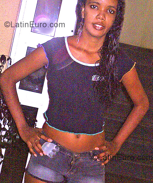 Date this cute Brazil girl Aline from Rio de Janeiro BR168