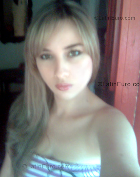 Date this pretty Colombia girl Diana Patricia from  CO163