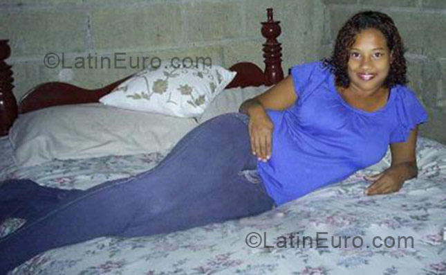 Date this young Dominican Republic girl Vielka Isabel from Santiago DO210