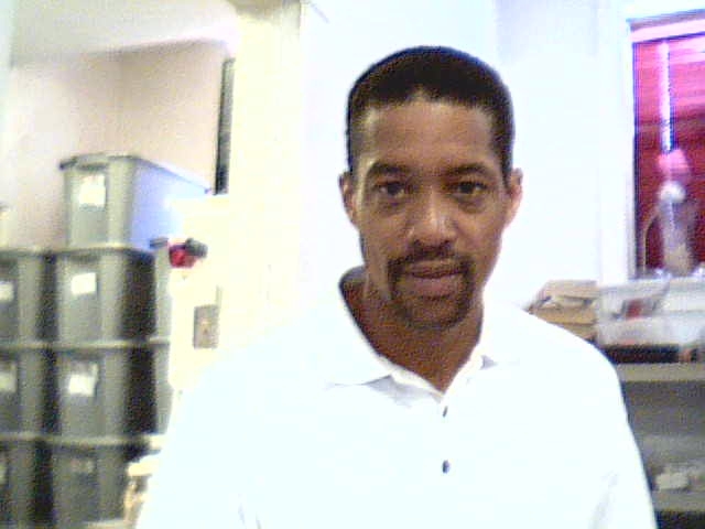 Date this voluptuous United States man Charles from Kansas City US526