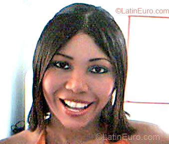 Date this attractive Colombia girl Lucy from Cartagena CO235