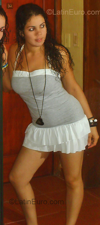 Date this charming Dominican Republic girl Albania from Santo Domingo DO252