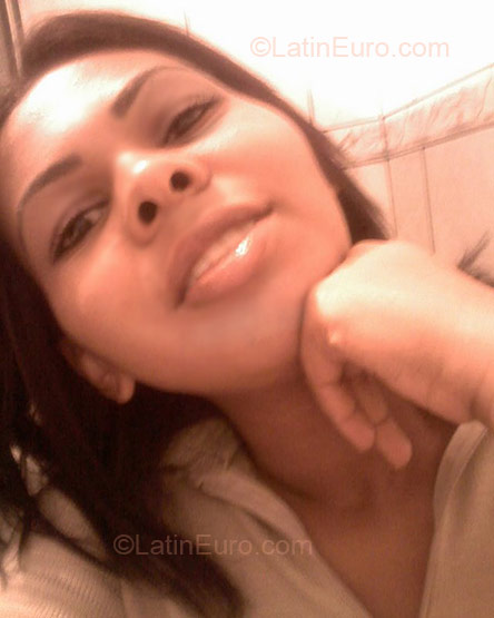 Date this charming Brazil girl Aline Cristina from Maringa BR366