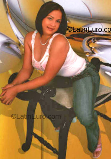 Date this athletic Dominican Republic girl Yesenia from San Francisco De Macoris DO261