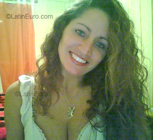 Date this pretty Brazil girl Aline from Sao Jose Dos Pinhais BR371