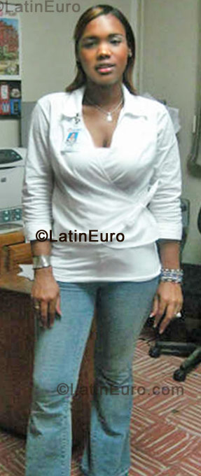 Date this happy Dominican Republic girl Diana from Santo Domingo DO292