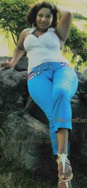 Date this funny Dominican Republic girl Indhira Elaine from Santo Domingo Oriental DO302