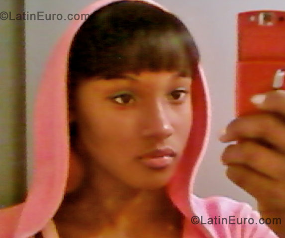 Date this attractive Brazil girl Eliane from Rio De Janeiro BR438