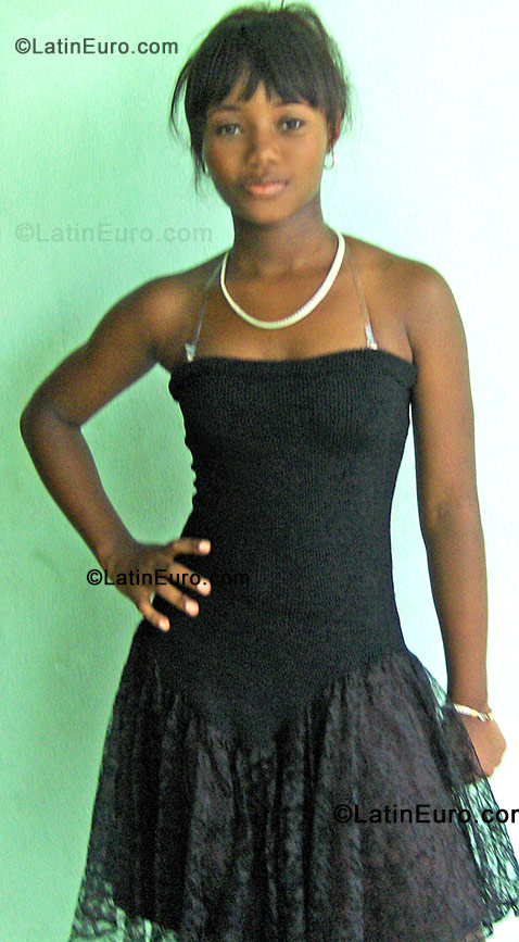 Date this athletic Dominican Republic girl Anaisabel from San Cristobal DO340