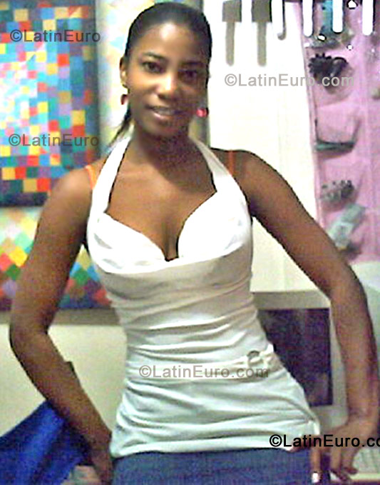 Date this hard body Colombia girl Emir from Manizales CO349