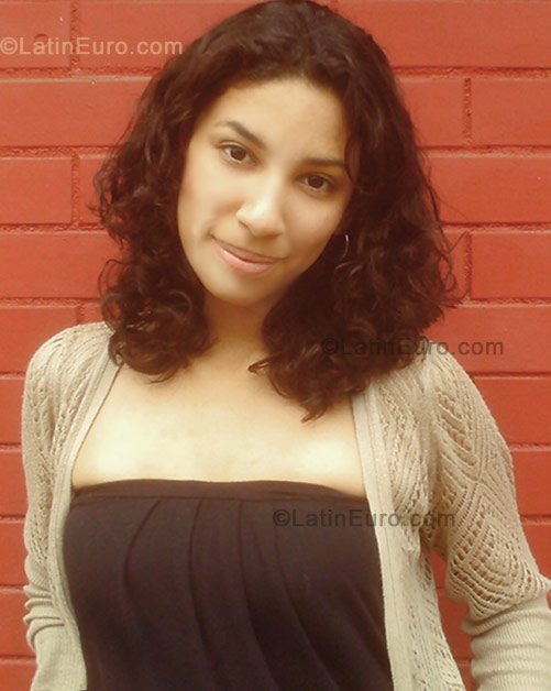 Date this fun Brazil girl Ana Carolina from Rio De Janeiro BR474