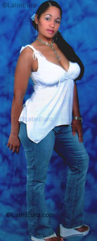 Date this passionate Dominican Republic girl Ivon-Domin from Santo Domingo DO368