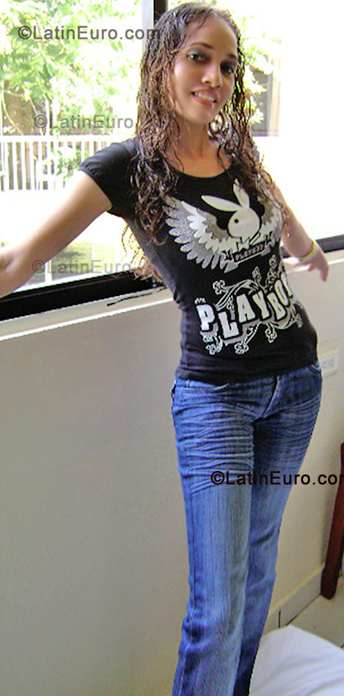 Date this gorgeous Dominican Republic girl Yahaira from Santiago DO396