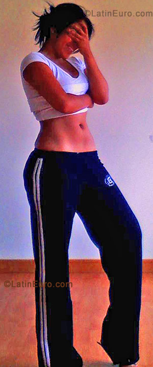 Date this voluptuous Colombia girl Laura Alejandra from Bogota CO435