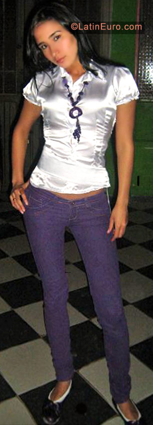 Date this beautiful Colombia girl Veronica from Bogota CO440