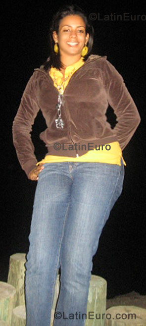 Date this attractive Dominican Republic girl Rosa from Santo Domingo DO456