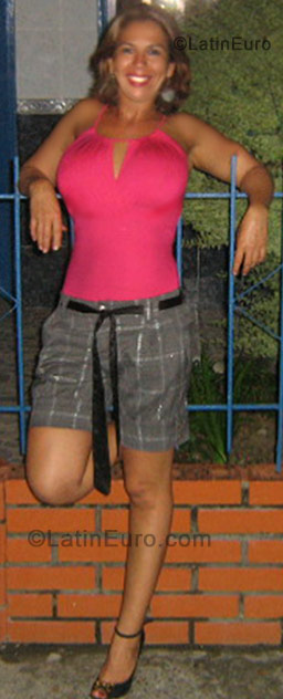 Date this voluptuous Colombia girl Doris Nancy from Cartago CO455