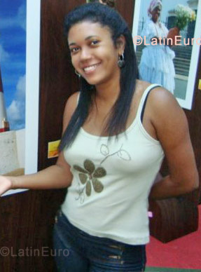 Date this nice looking Brazil girl Amanda from Valenca BR664