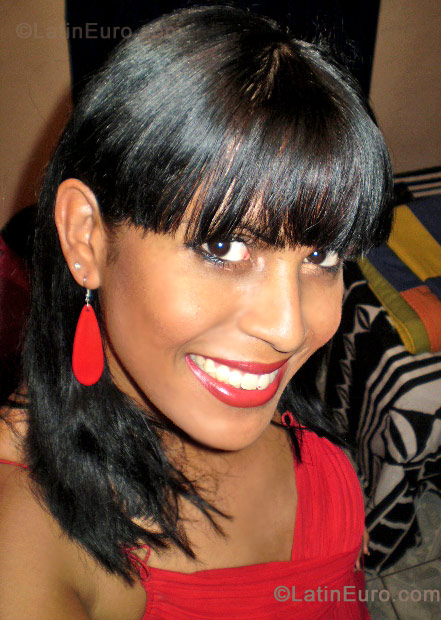 Date this sensual Brazil girl Myrella from Bariri BR717