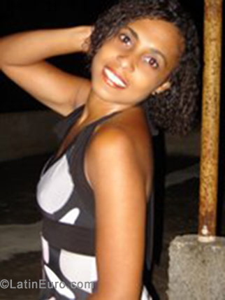 Date this happy Brazil girl Joana Aparecida from Vitoria BR763