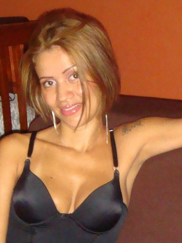 Date this nice looking Brazil girl Geovanaferraz from Santos BR767