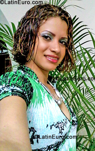 Date this hard body Dominican Republic girl Nathalia from La Vega DO538
