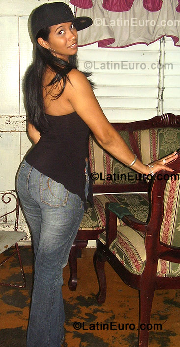 Date this passionate Dominican Republic girl Giselle from Santiago DO571