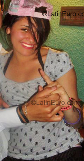 Date this pretty Colombia girl Flor from Bogota CO556