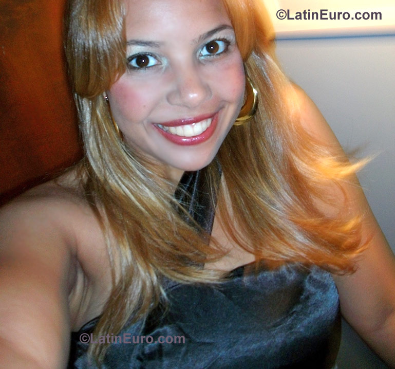 Date this gorgeous Brazil girl Carolina from Juiz De Fora BR825