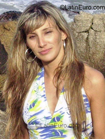 Date this athletic Brazil girl Luciana from Porto Alegre BR869