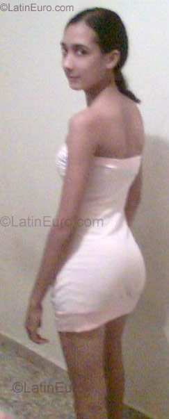 Date this charming Dominican Republic girl Diana from Santo Domingo DO664