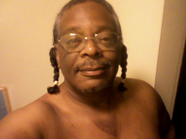 Date this sensual United States man Ernest from San Diego US1919