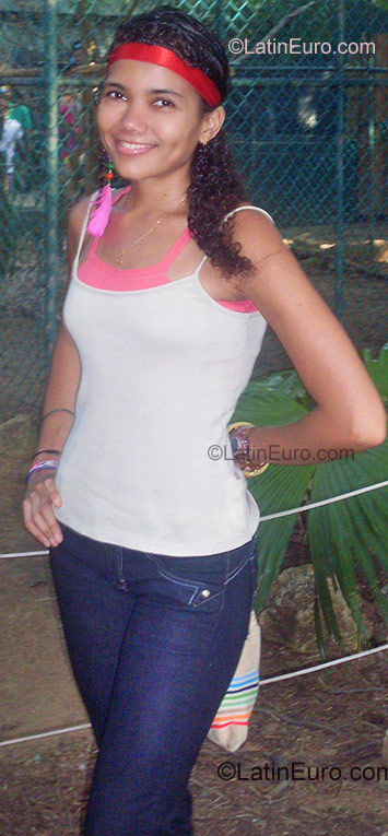 Date this nice looking Colombia girl Maria De Los Angeles from Barranquilla CO648