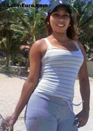Date this tall Dominican Republic girl Candy from Santo Domimgo DO700