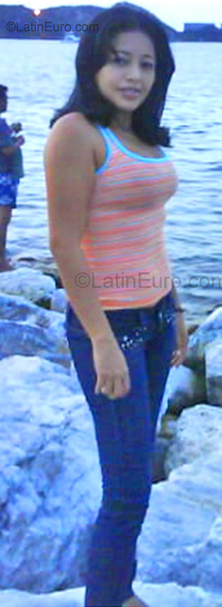 Date this nice looking Colombia girl Lindsay from Barranquilla CO658