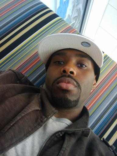 Date this happy United States man Nigel from Philadelphia US2050