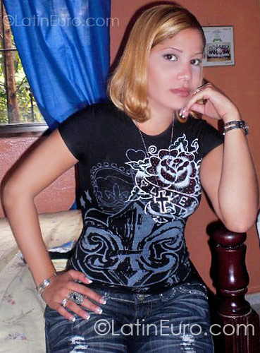Date this attractive Dominican Republic girl Vick from Santiago DO714