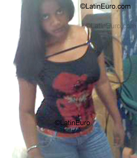 Date this nice looking Dominican Republic girl Marleny from Santo Domingo DO732
