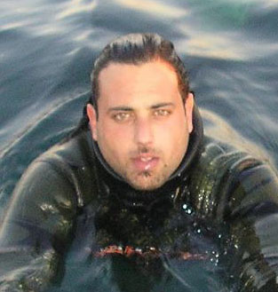 Date this tall United States man The from corona US2103