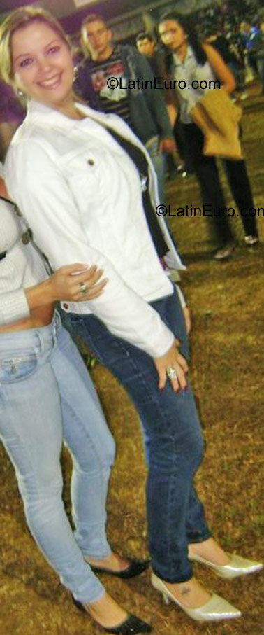 Date this good-looking Brazil girl Gracielly from Goiania BR1047