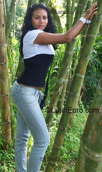 Date this young Colombia girl Yeimi from Cali CO763