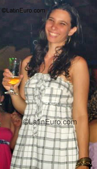 Date this foxy Brazil girl Vivian from Serrana BR1065