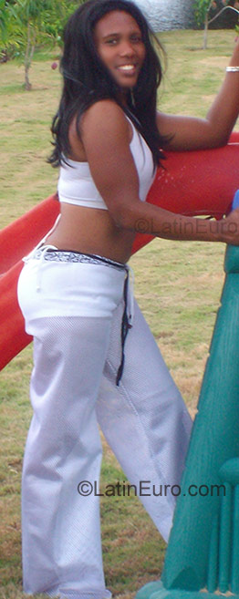 Date this foxy Dominican Republic girl Eva from La Romana DO865