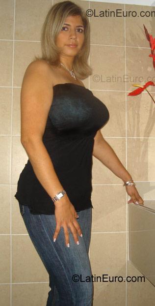 Date this foxy Colombia girl Paola from Cali CO786