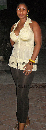 Date this hard body Dominican Republic girl Julissa from Santo Domingo DO876